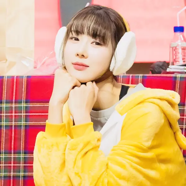Yoohyeon gallery image
