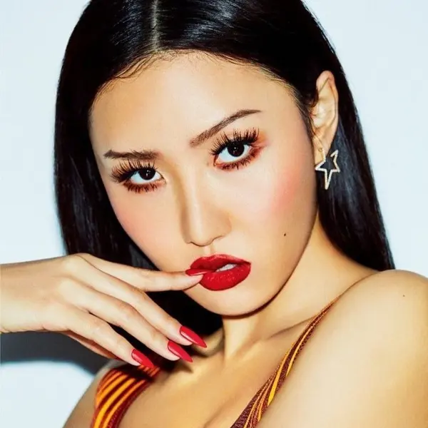 Hwasa gallery image