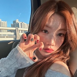 Kim Lip gallery image