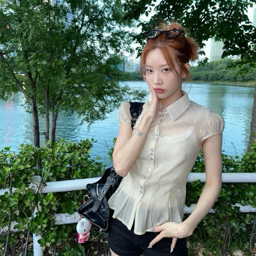 Kim Lip gallery image