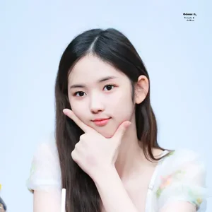 Lee JiWoo gallery image