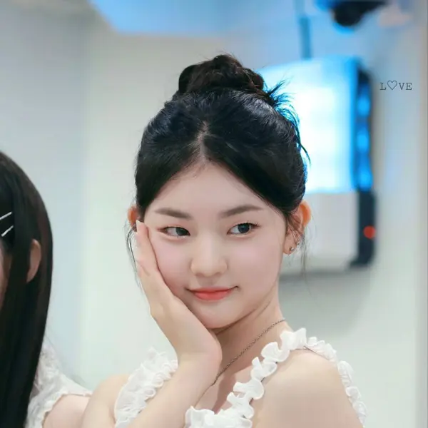 Kwak YeonJi gallery image