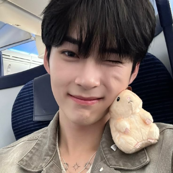 Sung Hanbin galerijafbeelding