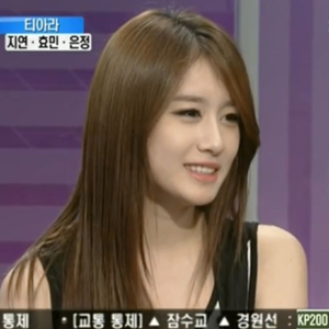 Jiyeon gallery image