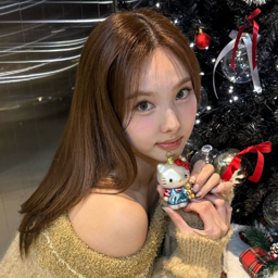 Nayeon gallery image