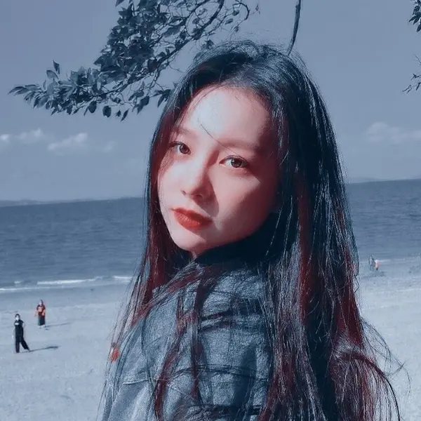 YiYeon gallery image