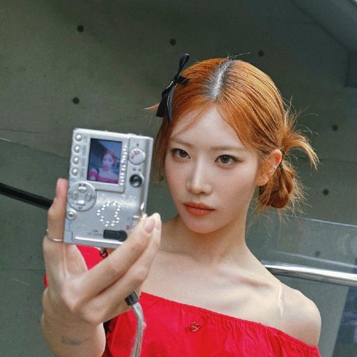 Kim Lip gallery image