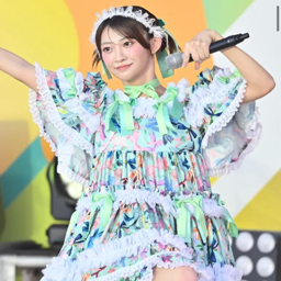 Kana Itakura gallery image