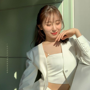Chaeyeon gallery image