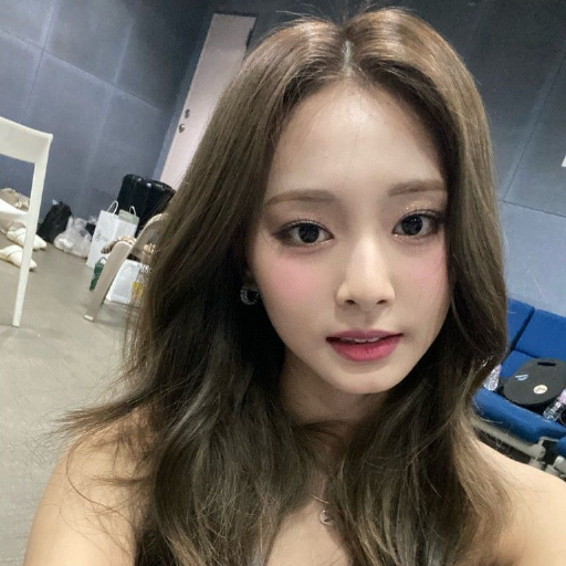 Tzuyu gallery image