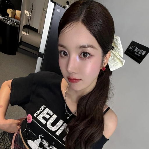 Eunbi gallery image