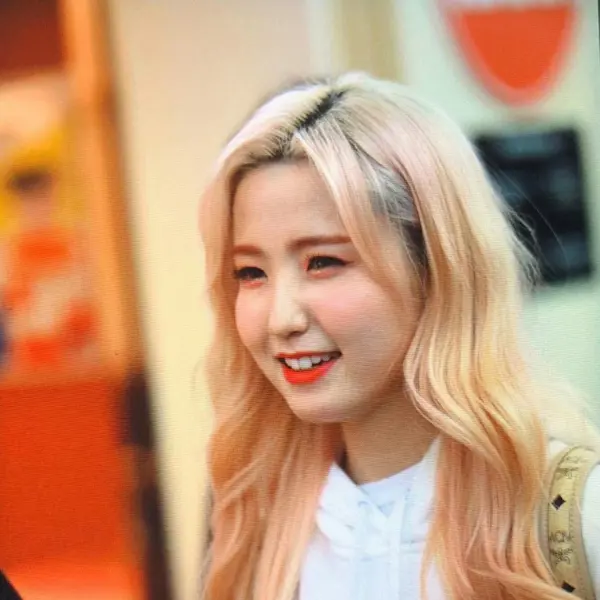 Hitomi gallery image