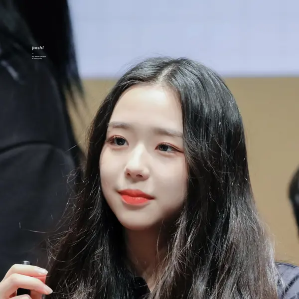 Kim ChaeYeon gallery image