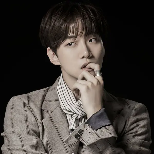 Lee Junho gallery image