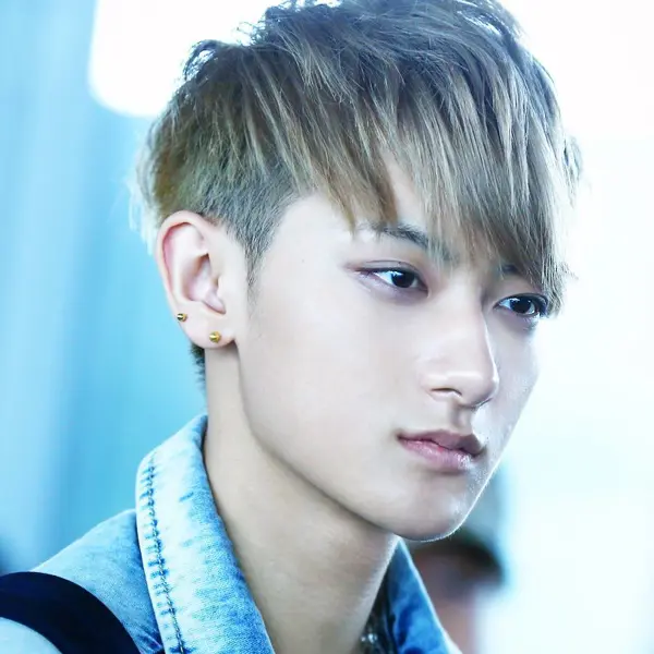 Huang Zitao gallery image