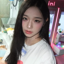 Kim ChaeYeon gallery image