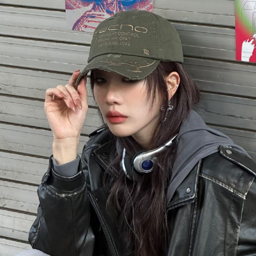 Kim Lip gallery image