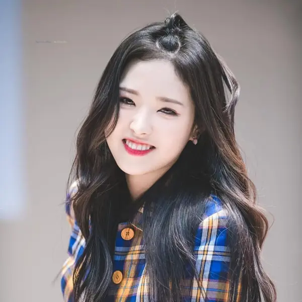Olivia Hye gallery image