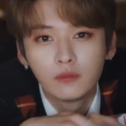 Lee Know 4