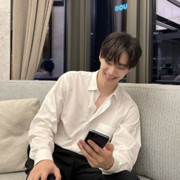 Lee Junho gallery image