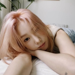 Taeyeon gallery image