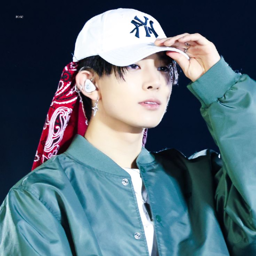 Heeseung gallery image