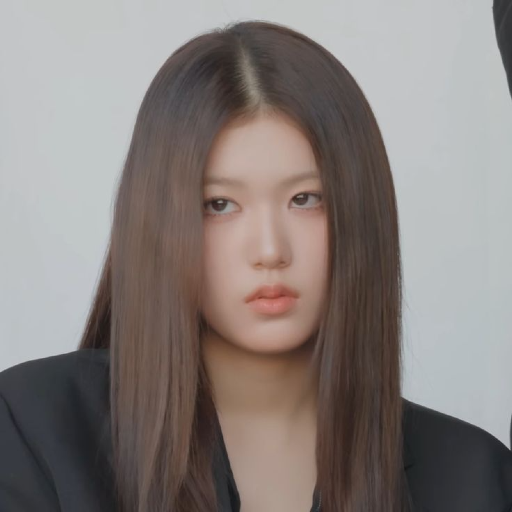 Gambar galeri Yoon Jiyoon