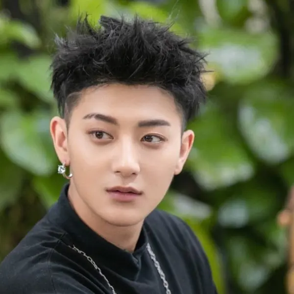 Huang Zitao gallery image