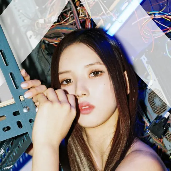 Lee JiWoo gallery image