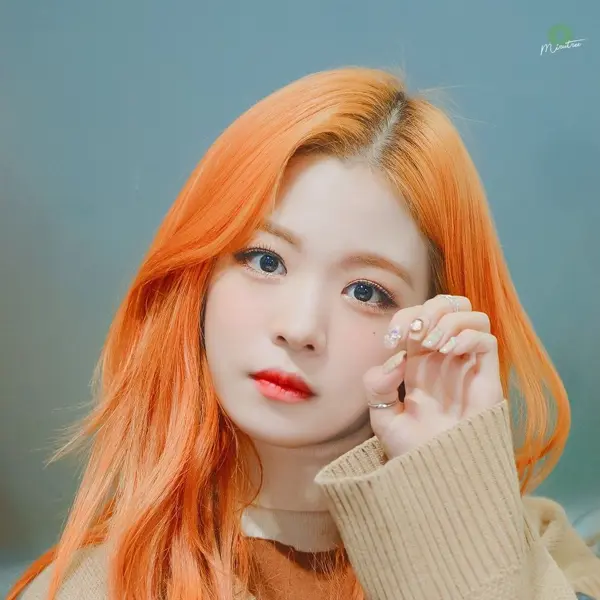 Chaeyoung gallery image