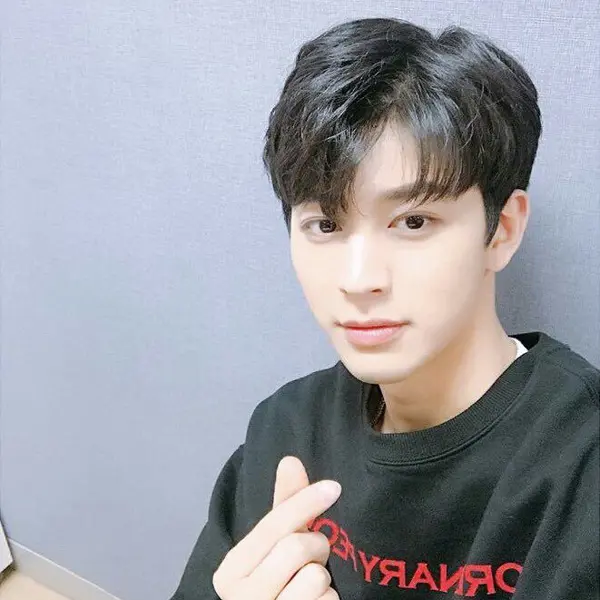 Imagen de la galería de Song Yunhyeong