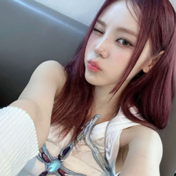 Jinsoul gallery image