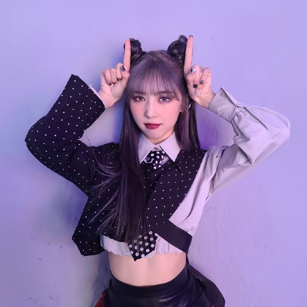Yoohyeon galerijafbeelding