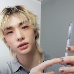 Hyunjin gallery image