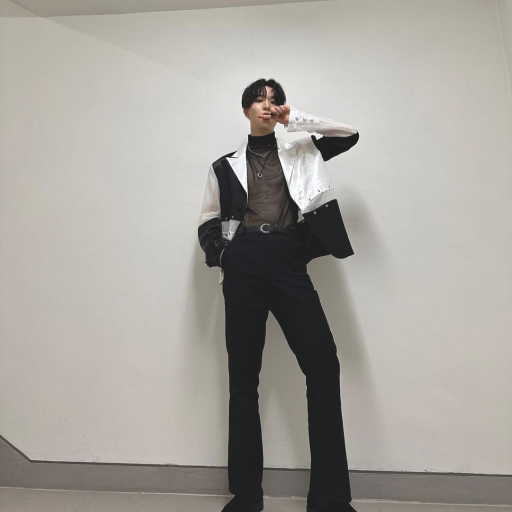 Kim Wooseok galerijafbeelding