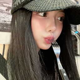 YunSeo gallery image