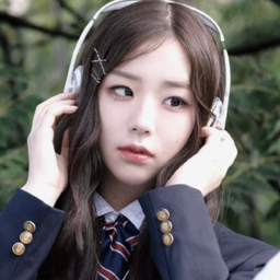 Kim ChaeYeon gallery image