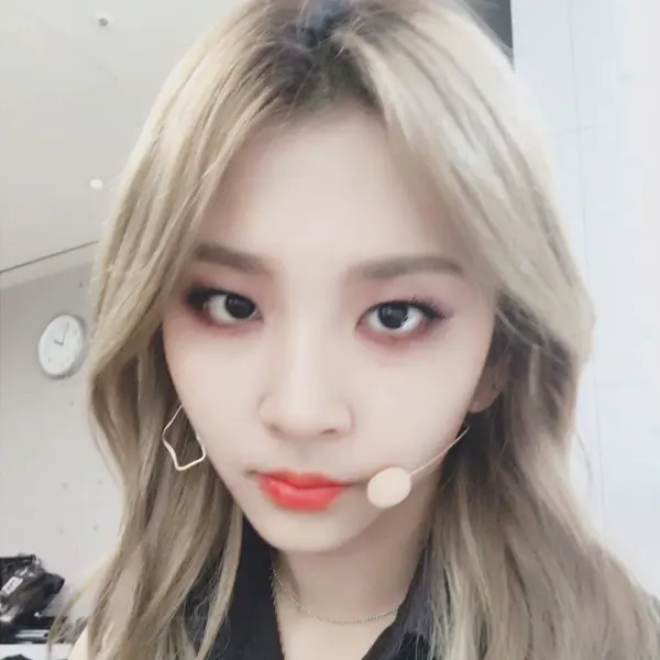 Jeon Jiwoo gallery image