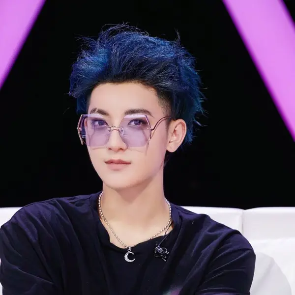 Huang Zitao gallery image