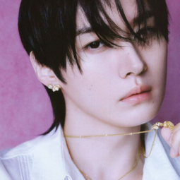 Lee Know gallery image