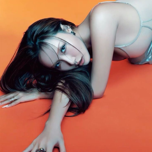 Hwasa gallery image