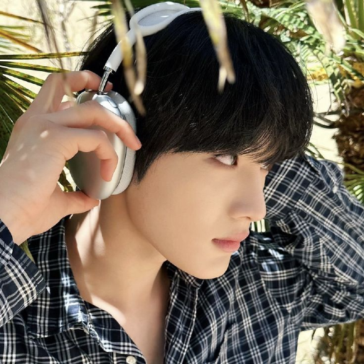 Hyunsuk gallery image