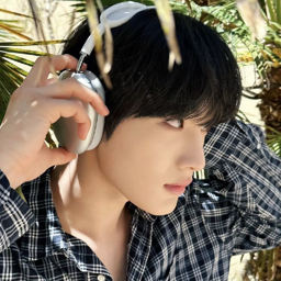 Hyunsuk gallery image