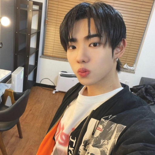 Kang Minseo galerijafbeelding