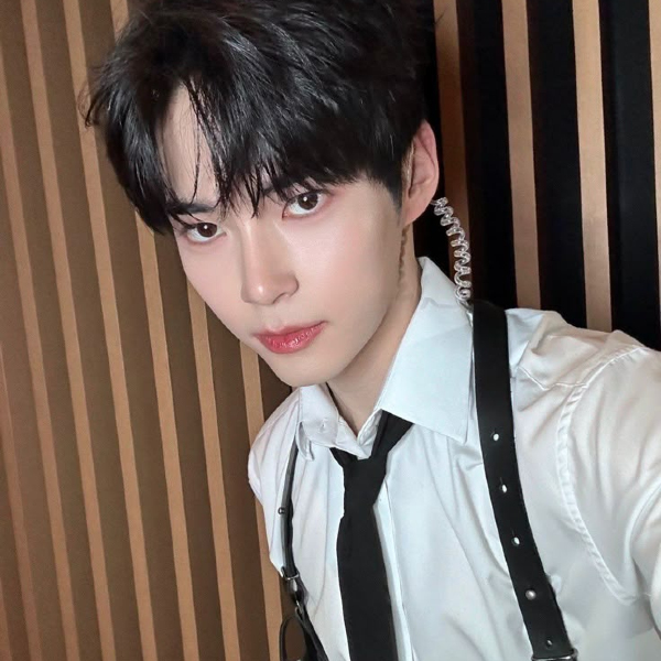 Sung Hanbin gallery image