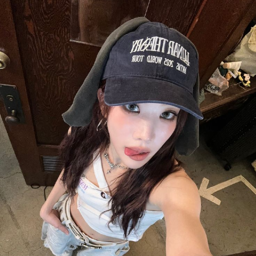 Kim Lip gallery image