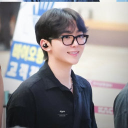 Seungkwan gallery image