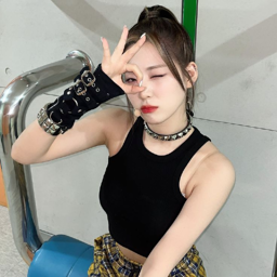 Seline gallery image