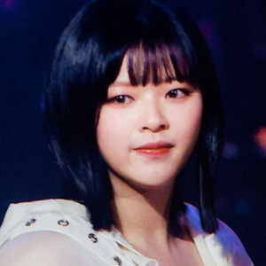 Jeongyeon gallery image