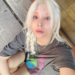 Jeon Jiwoo gallery image